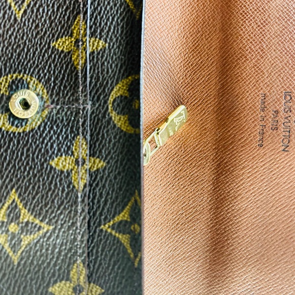 LV Sarah Monogram Wallet in EUC
* Free Shipping * - Picture 5 of 16